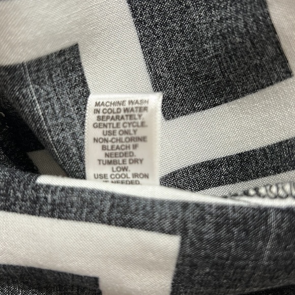 Cato Black and Ivory Geometric Print Blouse M - Picture 5 of 5